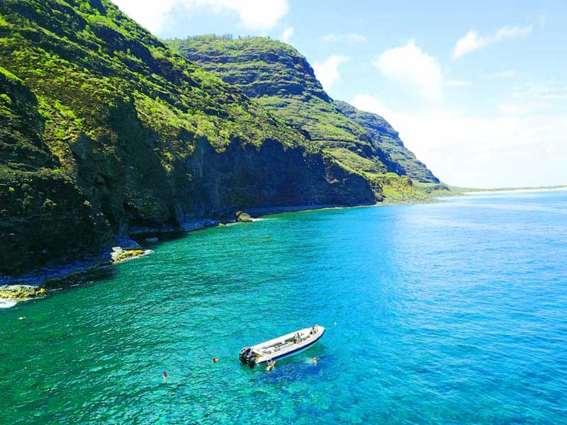 A Group of people on a snorkel tour off the Na Pali Coast of Kauai